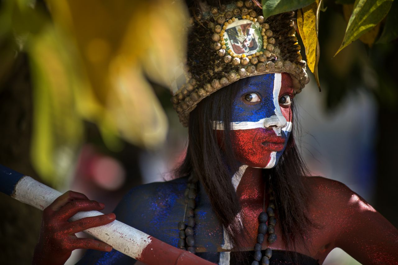 Los Guloyas y guloyitas conforman un baile folclírico que es procedente de las islas agloparlantes que emigraron a República dominicana y que trabajaron como obreros y técnicos en la industria azucarera a finales del siglo XIX y principios del XX (Texto: Fuente externa)