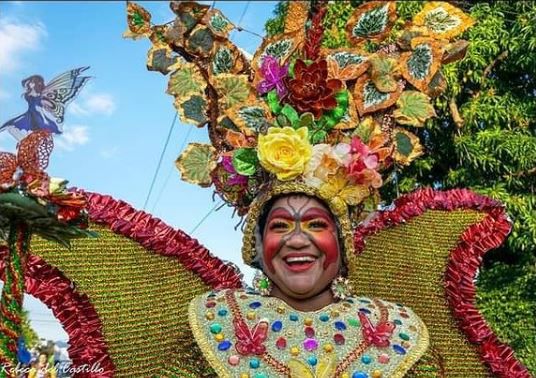 El Grupo Las Hadas es uno de los que conforman las diferentes comparsas del Carnaval Dominicano.