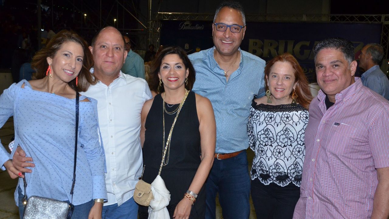 Sarah Rizek de Gómez, Martín Gómez, Celia de Modesto, Roberto Modesto, Marjorie Ariza y Darío Lama.