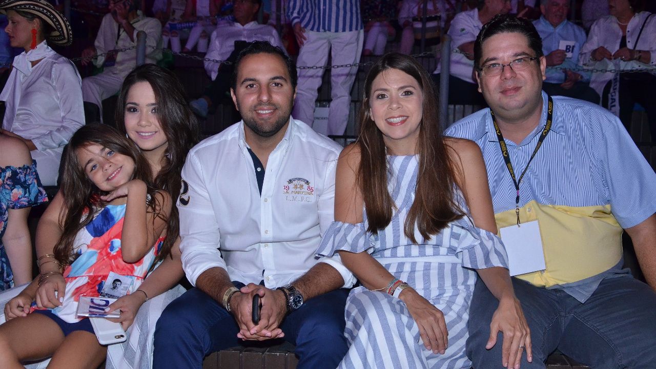 Juliana Aluma, Emma Morales Aluma, Mario Mendoza Vargas, Adelita de Morales y Juan Antonio Morales.