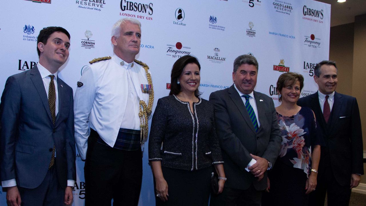 Max Irving, Anton Gash, Dra. Margarita Cedeño, Chris Campbell, Sharon Campbell y Embajador Federico Cuello.