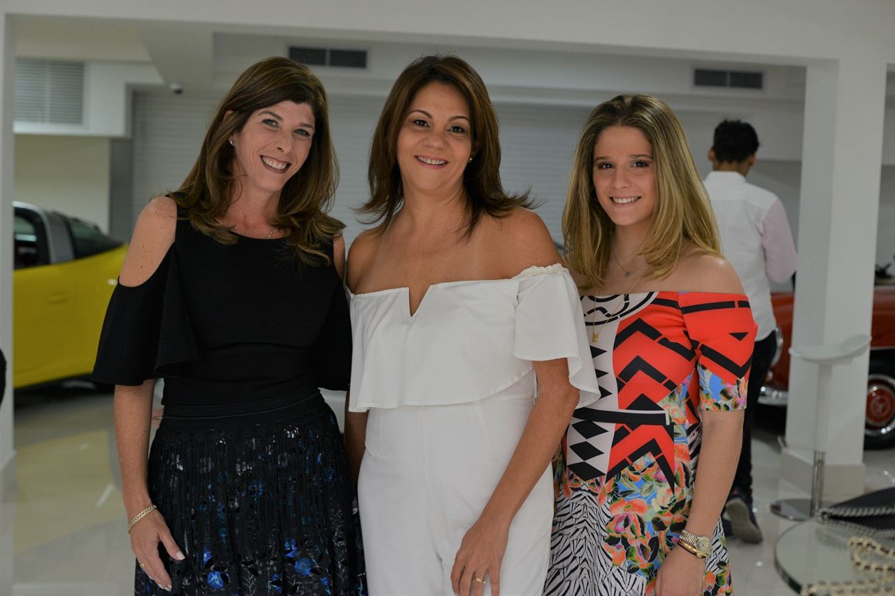 Karina Alvarez, Elisette Fuentes, María Jose Ferrua.