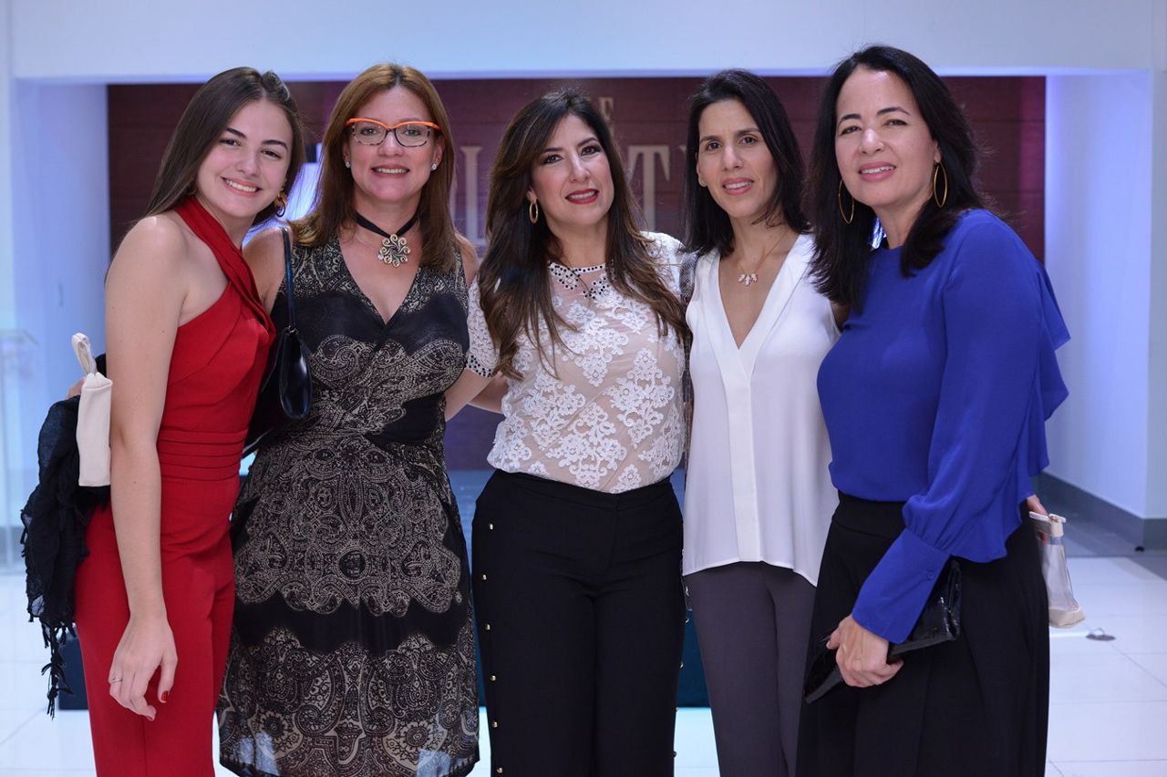 Lorena Blazquez, Patricia de Baez, Patricia Guerra, Monika de Baéz y Claudia Pol 