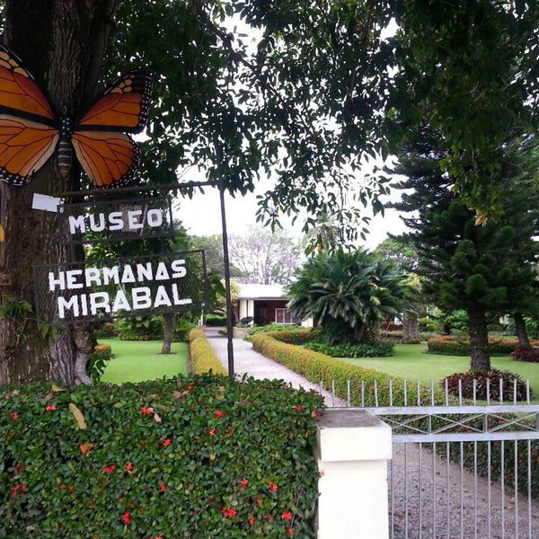 La Casa Museo Hermanas Mirabal se encuentra ubicada en el municipio de Salcedo. El predio pertenecía a la familia Mirabal y fue la vivienda en donde las hermanas Minerva, Patria y María Teresa pasaron sus últimos meses antes de ser asesinadas durante la dictadura del General Trujillo, por ser opositoras al régimen. 
La casa fue construida en 1954 y conserva su estado original. Es de madera y hormigón, está rodeada por un enorme jardín y en ella se exhibe una colección de artículos personales y de uso cotidiano de las hermanas Mirabal: muebles antiguos, cuadros, vestidos, manteles, etcétera. También hay una biblioteca y una oficina administrativa. 
A través de fotografías, placas, adornos y accesorios personales se narra la vida de las tres hermanas consideradas como heroínas nacionales por el rol que desempeñaron en la resistencia frente a la dictadura dominicana (1930-1961). Desde el año 2000 los restos de Patria, María Teresa, Minerva y de su esposo Manolo Tavárez yacen en un panteón construido en el jardín de la casa, en donde los cuatro nichos rodean una fuente de agua.
