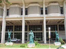 Museo del Hombre Dominicano 
El Museo del Hombre Dominicano está constituido por diversas salas expositivas, logrando, en su conjunto, albergar la mayor colección de objetos y reliquias del pueblo taíno de todo el Caribe, especialmente de la isla La Española.  
En sus diferentes espacios se exponen restos de piezas de la época precolombina que reproducen los ambientes y métodos de vida de los taínos. Estas dependencias custodian, asimismo, documentos y relatos que son propiedad del Gobierno dominicano y de importantes arqueólogos del país. Además, este museo cuenta en su entrada con las estatuas de Bartolomé de las Casas, Enriquillo y Lemba. 
Los investigadores y estudiosos podrán tener acceso a este espacio, que también funciona como centro de investigación permanente de datos antropológicos y costumbres de las etnias precolombinas, al igual que de las diferentes manifestaciones de la cultura dominicana.

La reinauguración de este espacio forma parte del plan de relanzamiento de la Plaza de la Cultura Juan Pablo Duarte 
