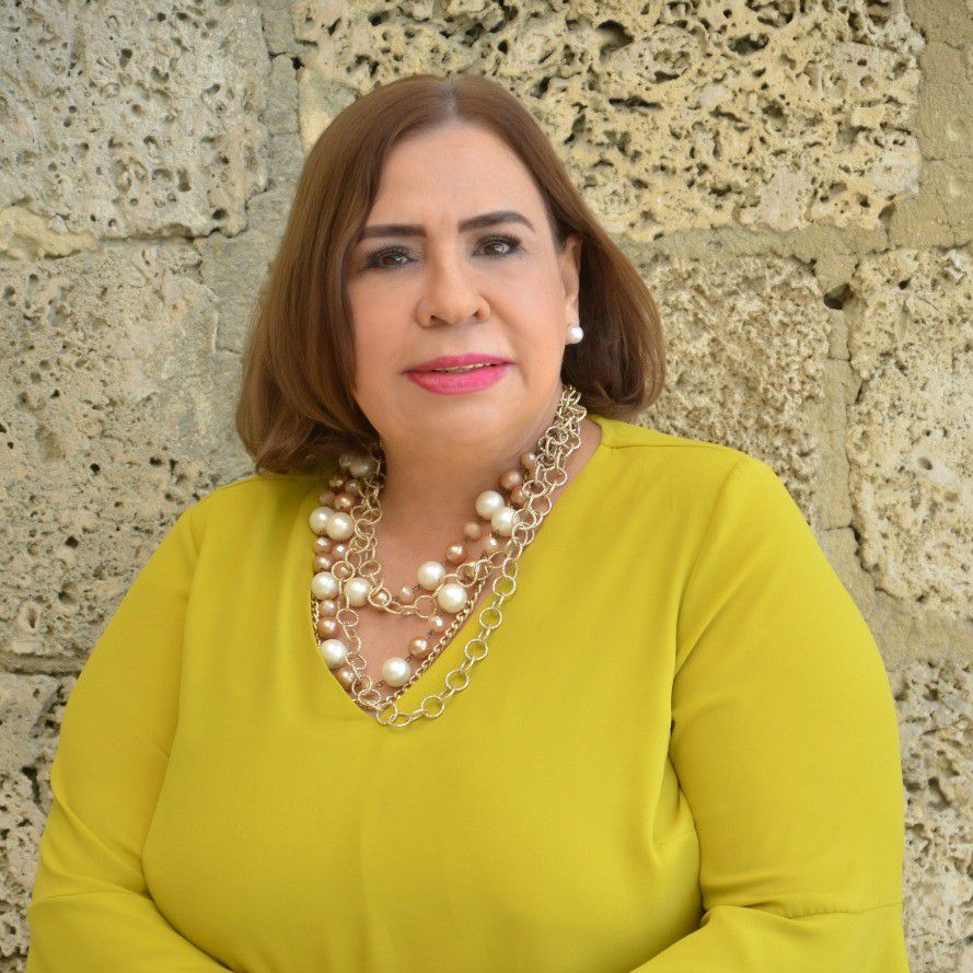 Celebrando a las mujeres líderes: Mirna Pimentel, ejemplo de perseverancia y pasión
En el Día Internacional de la Mujer, rendimos homenaje a figuras como Mirna Pimentel, una periodista y comunicadora cuya trayectoria refleja el impacto de la dedicación y el talento en los medios de comunicación. Como productora y conductora de 