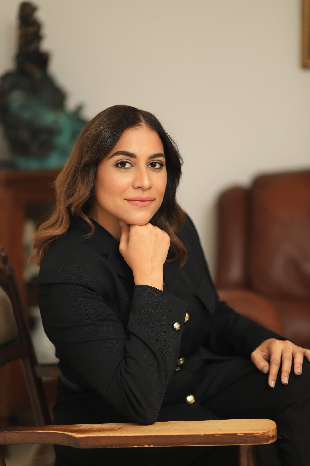 Gabriela María  
es abogada, vicepresidente de la firma de abogados Daniel Beltré López.
Para ella la maternidad transforma la existencia a través de un amor auténtico del que nadie regresa igual; te lleva al encuentro más profundo contigo misma, mientras tu corazón aprende a latir para siempre fuera de ti.

Es un viaje de entrega y descubrimiento, donde cada gesto cotidiano se convierte en testimonio de fortaleza y ternura. En ese legado de amor, las madres siembran valores, sostienen esperanzas y construyen puentes invisibles que unen generaciones. Su presencia es raíz y horizonte, memoria viva y promesa de futuro, recordándonos que en ellas habita la esencia más pura de la vida.

“La maternidad transforma la existencia a través de un amor auténtico del que nadie regresa igual.”