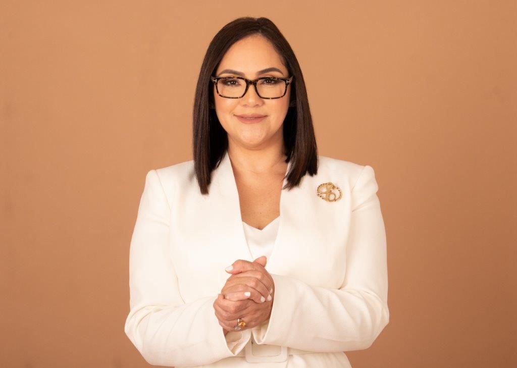 Elizabeth Mena es presidente de la Asociación Dominicana de Exportadores (Adoexpo), vicepresidente de la Corporación Minera Dominicana (Cormidom) y una fiel defensora de la igualdad de oportunidades para hombres y mujeres.

