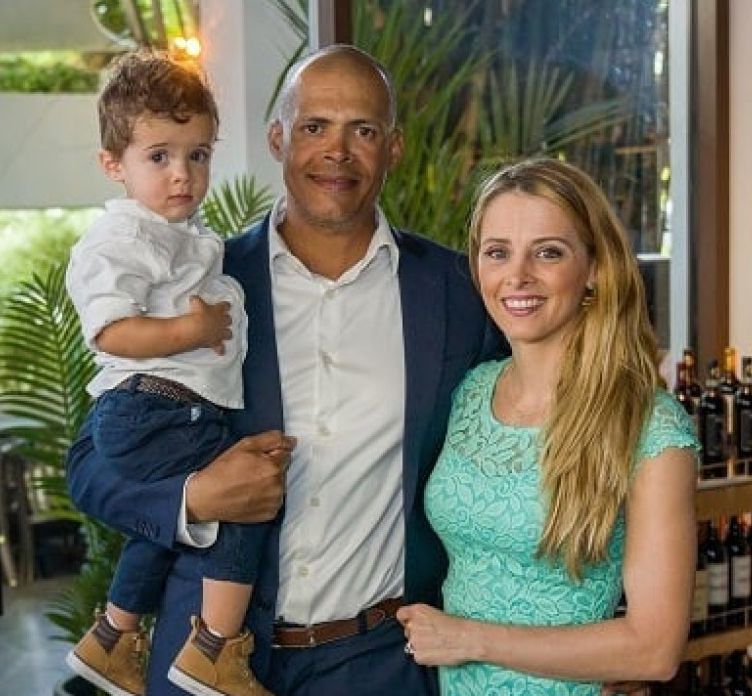 Félix Sánchez contrajo nupcias con la karateca dominicana María Dimitrova con la cual han procreado un hijo.

Sánchez es un ex atleta de campo y pista que, tras su participación en Atenas 2004, se convirtió en el primer atleta dominicano en conseguir una medalla de oropara la República Dominicana. En 2012, consiguió su segunda medalla de oro en los Juegos Olímpicos de Londres, lo que lo convierte doble medallista olímpico y en una leyenda del deporte dominicano. Ingreso al Pabellón de la Fama del Deporte Dominicano en el año 2017.

Debido a sus logros representando el país, el Estadio Olímpico de Santo Domingo recibe su nombre en su honor, dentro del complejo del Centro Olímpico Juan Pablo Duarte, asimismo en el estadio se estableció una competición anual denominada 