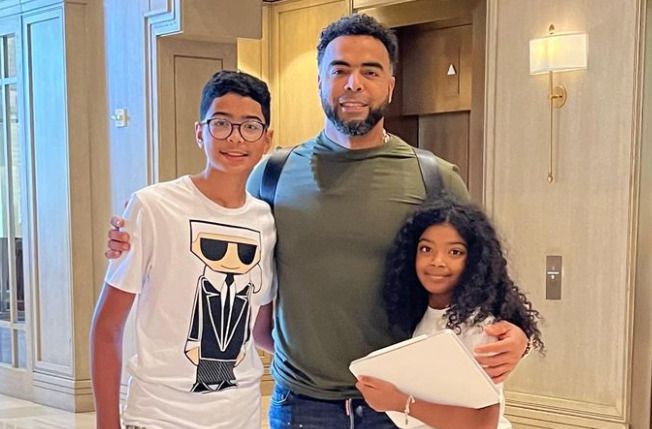 Cruz está casado con Solani Genao con la cual ha tenido dos hijos: Nelson Cruz Jr. Y Giada Cruz.
El toletero de Quisqueya tiene una fundación llamada Boomstick23, cuya misión es capacitar a niños y jóvenes de escasos recursos en la República Dominicana y Estados Unidos, mediante los deportes y la educación para ayudarlos a desarrollar habilidades de pensamiento crítico y alcanzar su potencial para convertirse en líderes y así mejorar su calidad de vida.
Nelson Ramón Cruz Martínez es un jugador activo en el béisbol profesional de las grandes.Ha jugado para San Diego, los Cerveceros de Milwaukee, Rangers de Texas, Marineros de Seattle, Minnesota Twins, Baltimore Orioles, Tampa BayRays y los Washington Nationals.
Formó parte del equipo dominicano que ganó el Clásico Mundial de Béisbol en el año 2013 con una destacada actuación y fue gerente general y jugador del equipo quisqueyano del clásico del año 2023.
