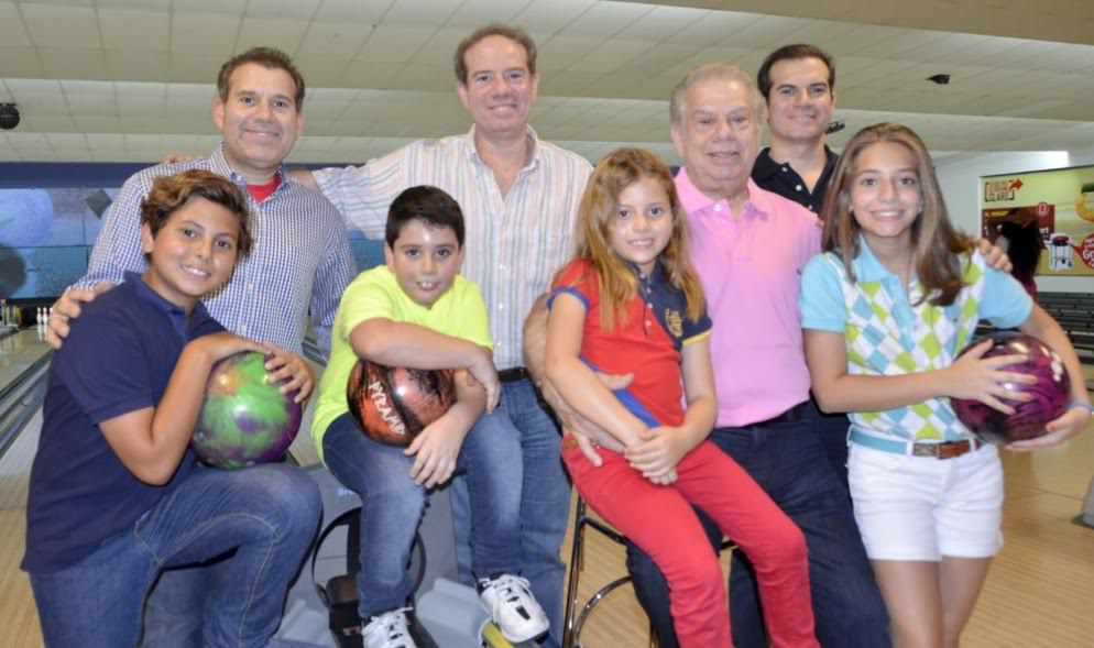 Rolando Sebelén es padre de cuatro hijos: Rolly, Pilar, Rolando Antonio y Rolando Rafael. Para él la unidad familiar Y la fe en Dios son valores que siempre ha transmitido a sus hijos.
En el país, la historia del Boliche no podría escribirse sin el nombre de Rolando, pues fue quien se convirtió en el primer inmortal de este deporte dominicano en el año 2013. Tras este reconocimiento, culminó así una gloriosa carrera de 50 años dedicados a esta disciplina como jugador, entrenador, dirigente y propulsor.