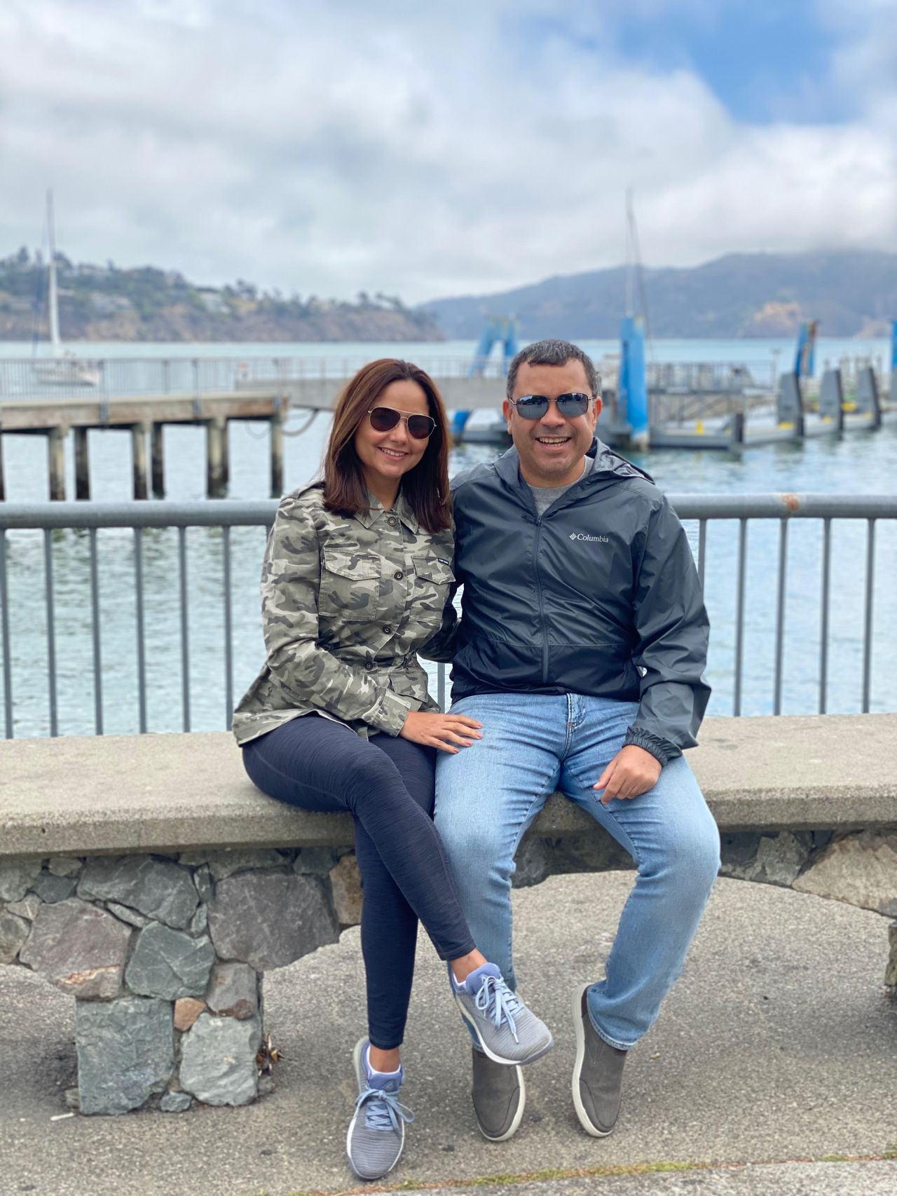 Nosotros creemos que el amor verdadero es una conexión profunda basada en confianza, respeto y apoyo incondicional. Trasciende las dificultades y fomenta el crecimiento personal. Para lograr armonía y comunicación, la comunicación activa y el respeto mutuo son esenciales. Disfrutamos de momentos juntos, y la flexibilidad también es clave para superar los desafíos de la vida.