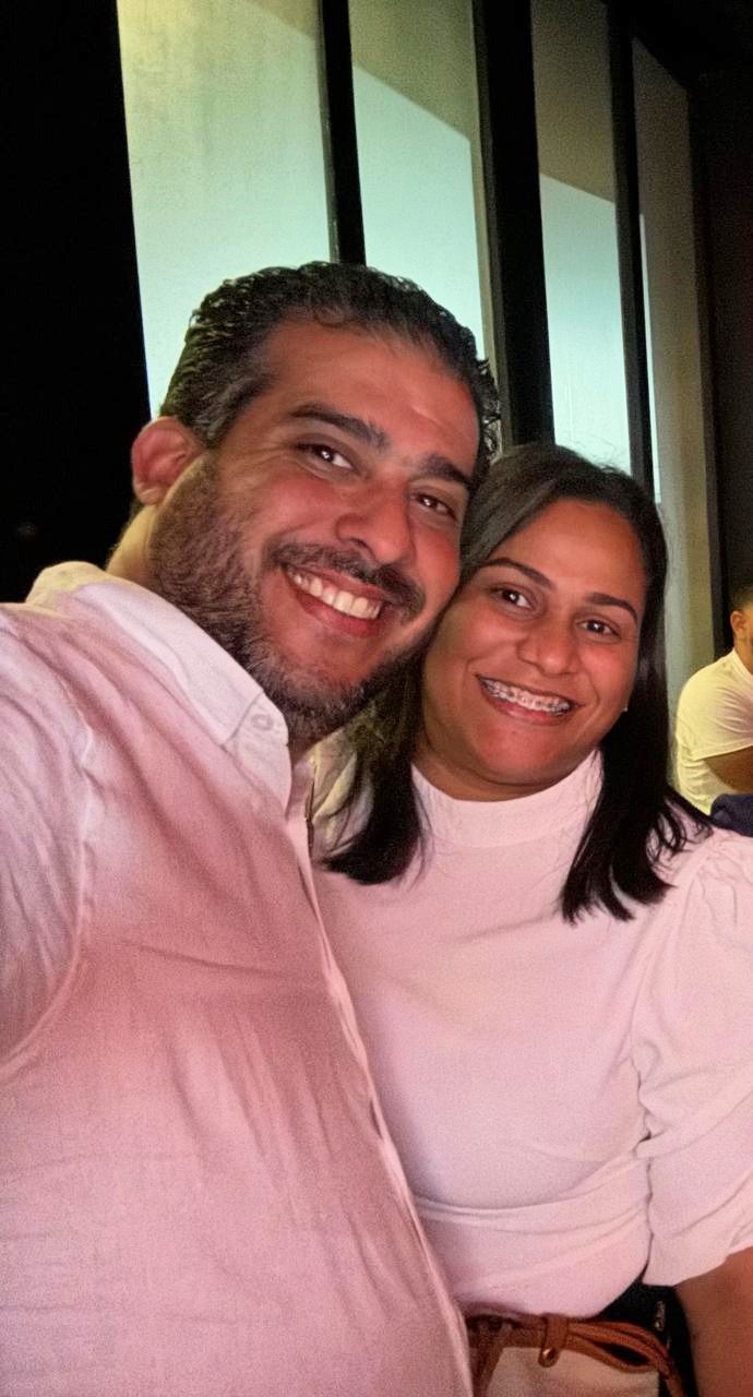 José Miguel Roques  y Dalmaryel  han forjado una familia basada en pilares fundamentales como la comunicación, el respeto, la confianza y el apoyo mutuo. Junto a sus hijos, Marco José y Salma Sofía, han cultivado una relación donde el tiempo de calidad es esencial. A pesar de las responsabilidades de ser padres, nunca olvidan lo que eran antes de tener hijos y mantienen viva la esencia de su unión como pareja.