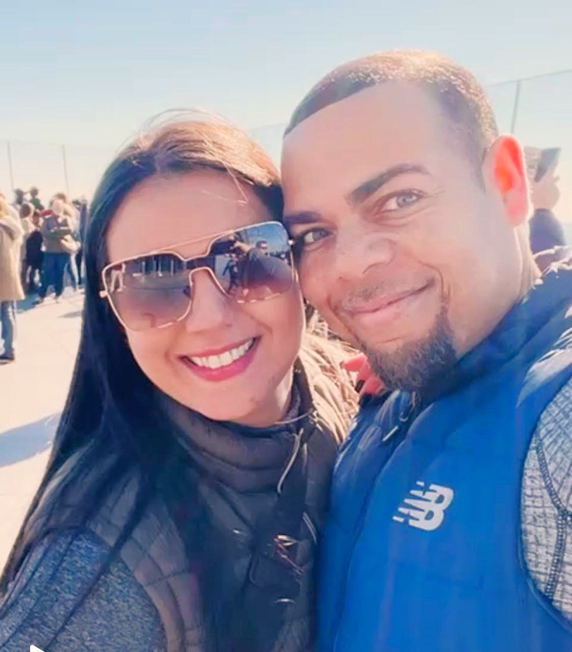 Hemos aprendido que el amor en la pareja es una fuerza poderosa que va más allá de las emociones y los momentos románticos. Es una conexión profunda que se construye con el tiempo, basada en la confianza, el respeto y la complicidad. No se trata solo de compartir los momentos felices, sino también de acompañarse en los momentos difíciles, de apoyarse mutuamente en el crecimiento personal y de aprender a ser mejor cada dia.