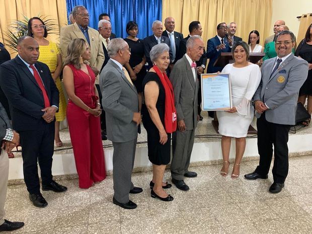 Vista panorámica socios al momento del reconocimiento de Ángel (Charle) Zabala, primer socio.