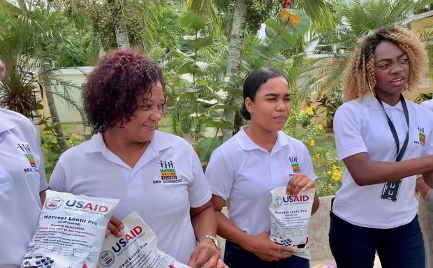 Adelina Hernández, Aurelina Vásquez y Alicia Nobien, promotoras del proyecto social.