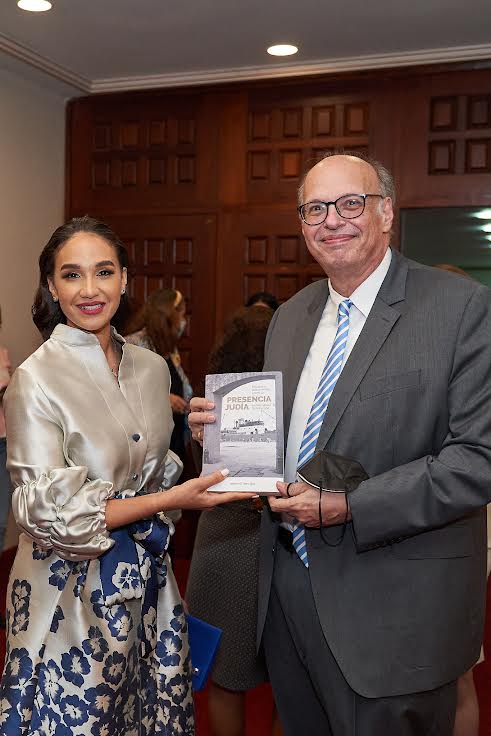 Diputada Priscilla D' Oleo y Dr. Herbert Stern Autor del Libro.