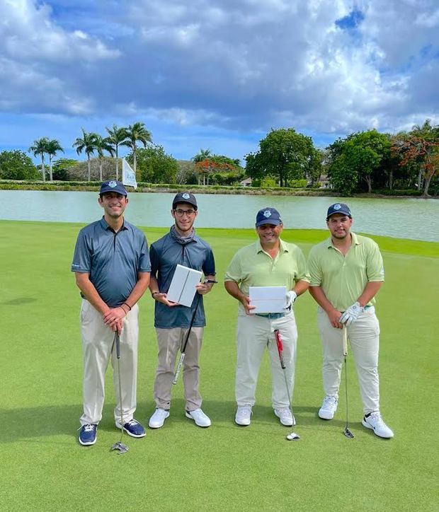 Roberto Herrera, Roberto Andrés Herrera Sosa, Sócrates Cuello y Sebastián Cuello ganadores del torneo.