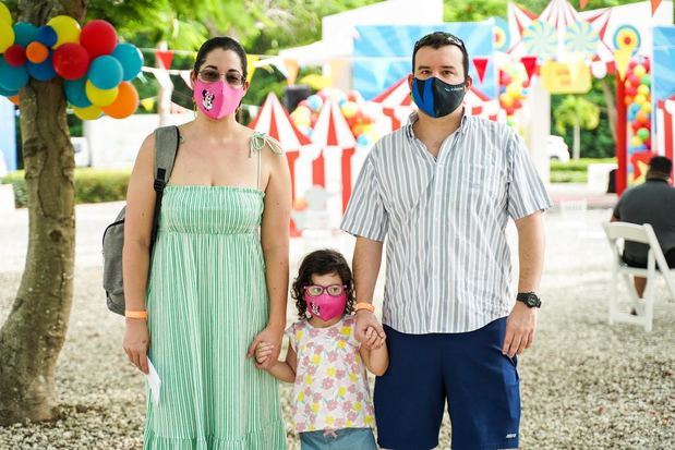 Yanissa Curi, Laura Armenteros y Victor Armenteros.