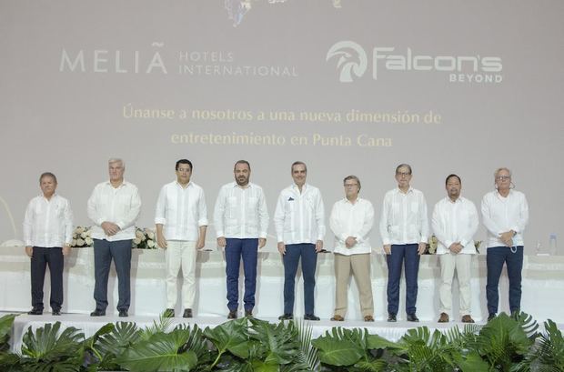 Virgilio Cedano, Mark Hoddinott, David Collado, Gabriel Escarrer Jaume, Luis Abinader Corona, Scott Demerau, Cecil D. Magpuri, Andre Gerondeau y Alvaro Sans.