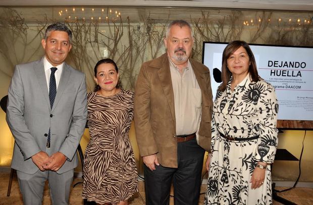 Jesús Arredondo, Janet Osorio, Jorge Montoya y Miriam Troncoso.