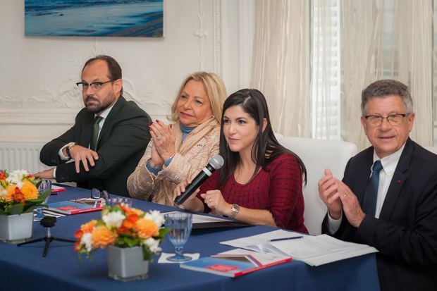 Sr. Thomas Plisson, director Gral. CCIFD, S.E.Sra. Rosa Hernández de Grullón, embajadora dominicana en Francia, Sra. Biviana Riveiro, directora Ejecutiva de Prodominicana y Sr. Jacques Gerault, presidente del Consejo de Empresas de Francia-Américas de Medef Internacional.