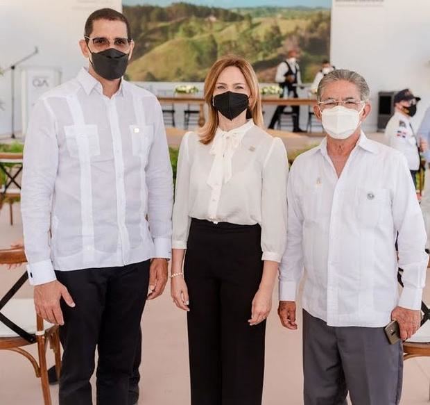 Pablo de la Rosa, Karina Souffront y Serafín Rodríguez.