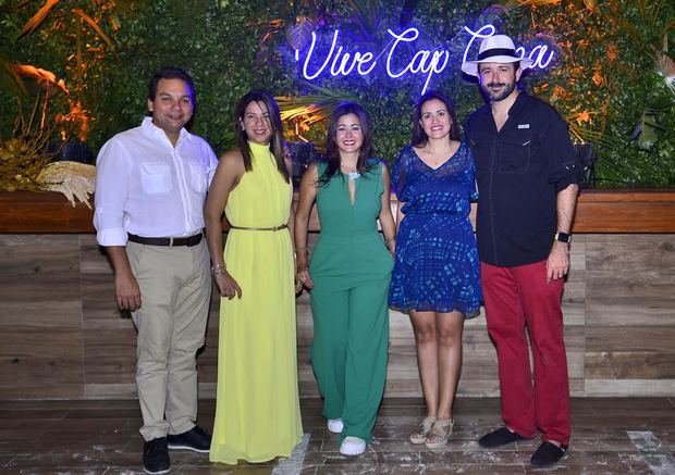 Carlos y Lil González, Dafne Guzmán, Paola Molina y Lucas Guzmán.