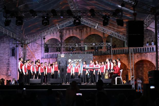 ‘Noche Larga de Museos’ congrega multitudinaria asistencia de público.