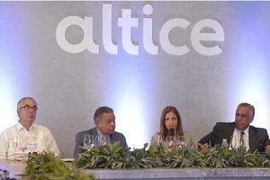 Ana Figueiredo, CEO de Altice Dominicana con directores de prensa y líderes de opinión.