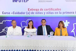INFOTEP y DIGEPEP entregan primeras 86 certificaciones en Cuidador de Niños y Niñas en la primera infancia