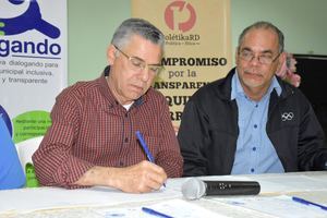 Aspirantes a la Alcaldía de Santo Domingo Este firman compromiso