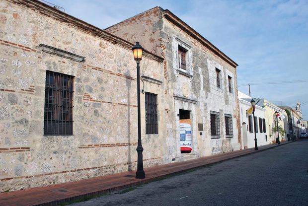 Fachada sede SDB en la calle Las Damas 106, Ciudad Colonial.