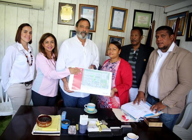 Laura Troncoso, Tania Ramírez, John Hazim, Francia Vizcaíno, Darío Heredia García y Rafael Vásquez.