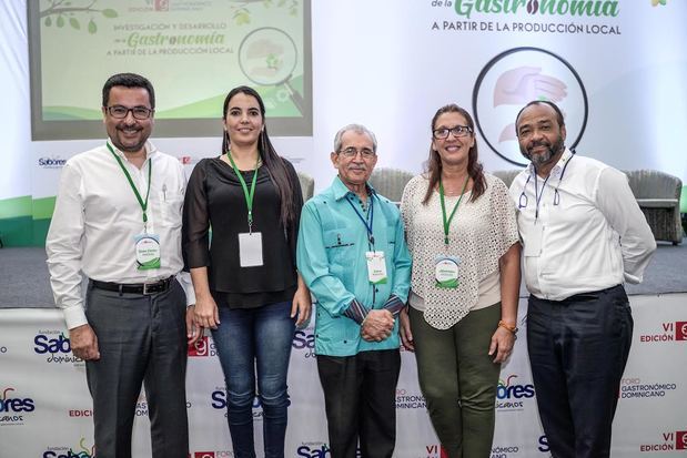 Juan Carlos Paredes, Leidy Casimiro, Bólivar Troncoso, Madelaine Vásquez y Luis Marino López.