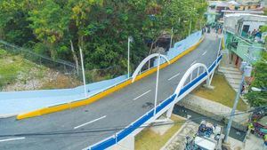 David Collado inaugura puente vehicular en el Caliche, Los Ríos