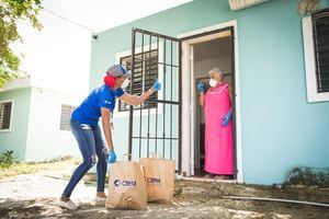 CEPM y CEB donan alimentos de primera necesidad a las familias más vulnerables a la crisis sanitaria