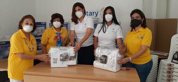 Maria Cristina de Farias, Veronica Sencion, Nereyda Acosta, Delores Sanchez e Hilda Garcia.