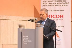 Presidente de Asociación Herrera llama a escuelas de negocios replantear su misión