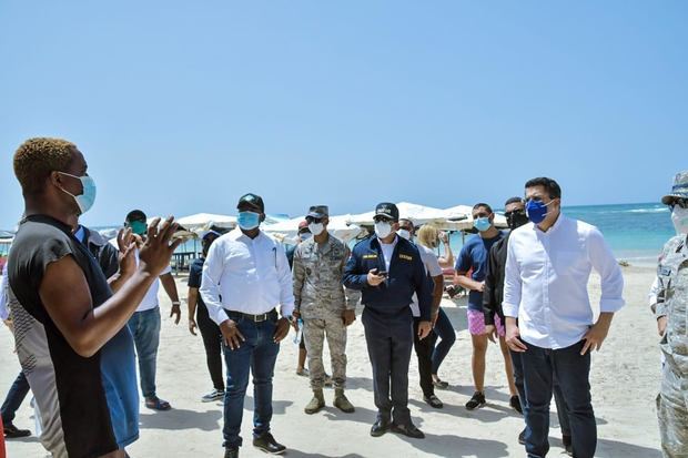 David Collado, realizó en el martes un amplio recorrido por las playas de Boca Chica, Guayacanes y Juan Dolio.