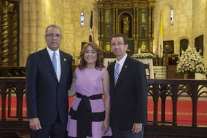 Simón Lizardo Mézquita, Jacqueline Ortiz de Lizardo y Dustin Muñoz.