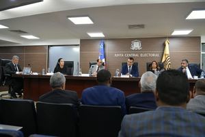 JCE realiza audiencia pública con organizaciones políticas para conocer observaciones a la resolución 11-2022