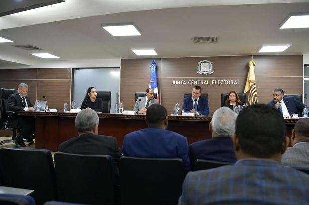 Integrantes Pleno JCE durante audiencia pública.