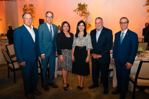 Carlos Azar, José Mármol, Sonia Mordán, Mariel Bera, Amílcar Kalaf y Esteban Martínez-Murga.
