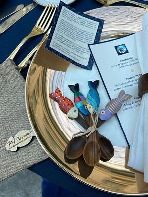 Las cucharitas artesanales que fueron entregadas como souvenir por el Banco Popular en su cena de gala.
El pabellón dominicano que resultó seleccionado como el mejor de Fitur 2022.