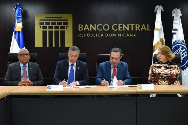 Firma convenio entre el Banco Central y Ministerio de Hacienda.