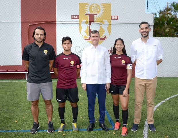 Kevin Almosny, Jorge Luis Martínez, P. Jorge William Hernández Díaz SJ, María Eugenia Fernández y Dámaso García.