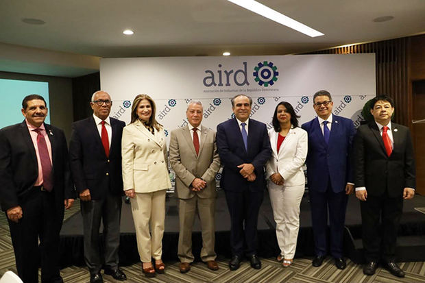 Asistentes al desayuno temático “Sembrando Cultura-Calidad para el desarrollo de la industria y el comercio”.