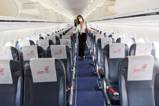 El avión cuenta con una distribución de asientos 2-3, con un total de 80 pasajeros.