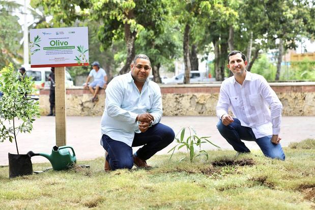 Alcalde SPM, Raymundo Ortiz junto a Roberto Herrera.